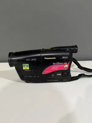 كاميرا باناسونيك 21* wide lens power zoom اللون الاسود AF digital A السعر 19 (بدون ارجاع).........l