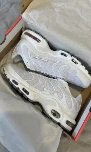 حذا انيق وبكواليتي وجوده عاليه حذاء airmax tn