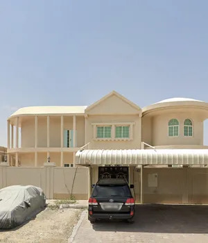 5 Bedrooms . 5+ Bathrooms . 12200 ft²0