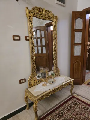 مراة وطاولة رخام بأسلوب كلاسيكي للبيع