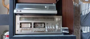 مجموعه من الاجهزه القديمه بحاله الوكاله