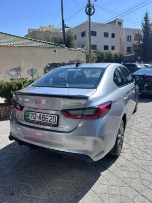 Sedan Honda in Amman