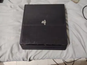 للبيع سوني 4 برو 1 تيرابايت مع يدين ولعبتين أنشارتد