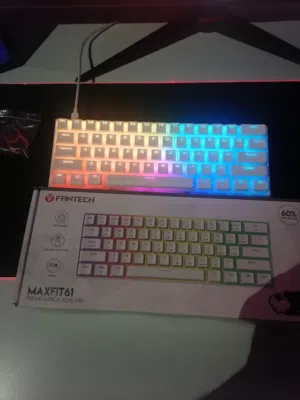 كيبورد ميكانيكال فانتيك 60% keyboard fantech maxfit61 red switch white بحاله الوكاله