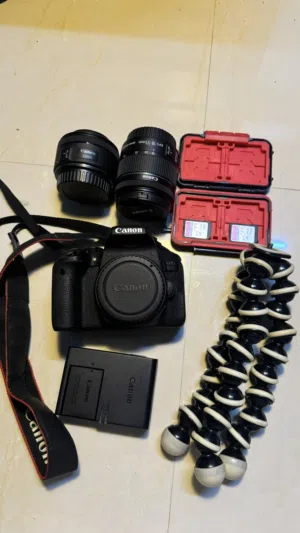 Canon 800d بحالة ممتازة مع اكسسوارتها
