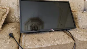 شاشه lg 32 بوصه بحاله ممتازه