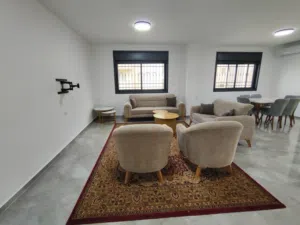 شقة مفروشة للإيجار في الطيرة شارع روما