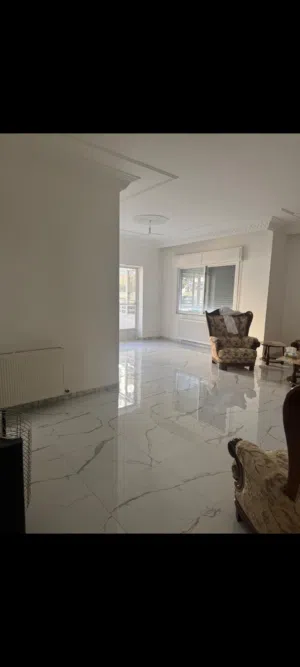 شقه فارغه للايجار ضاحية الرشيد