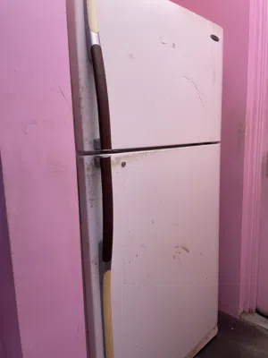 ثلاجه سوبرا كبيره للبيع بارده تحتاج فقط تنظيف