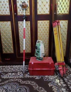 جهاز مساحي محطة شاملة (Total Station) لايكا Leica TS02 - بحالة جيدة وسعر عرطة!