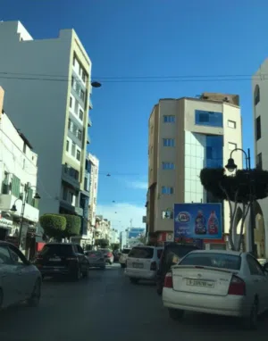 مبنى استثماري تجاري للبيع او الاجار علي الطريق الرئيسي في شارع ميزران  موقع ممتاز