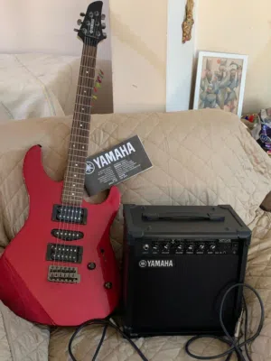 كيتار كهربائي موديل Yamaha RGX121Z + Yamaha GA15II Amplifier