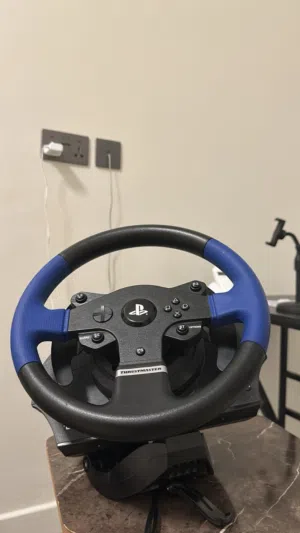 ستيرنق Thrustmaster للسوني 5 والـPC