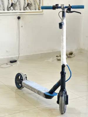 Only small scratches qnd the scooter in good condition
