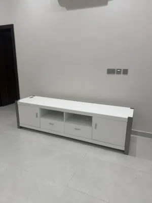 طاولة تلفزيون مودرن للبيع/Modern TV Table for Sale