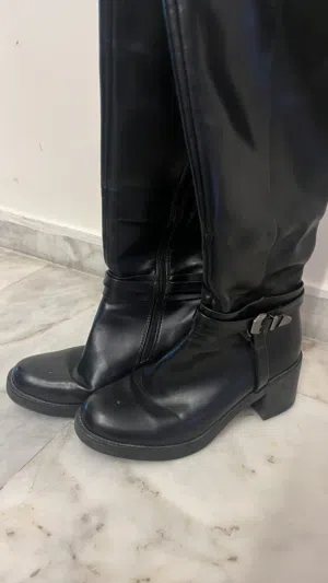 بوت جلد اسود شتوي نسائي