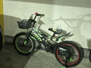 دراجه اطفال بحاله جيده لم تستعمل مقاس 20 الاطار الخلفي يحتاج تبديل