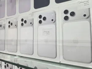 ايفون 17 برو ماكس  512 gb كفالة الفا استور  اللون السيلفر الكميه محدوده
