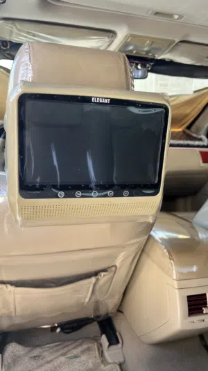 للبيع طقم شاشه شبه جديده وعليهن حماية بلاستك حماية شاشه من لخدرش مع كامل ملحقاتهن