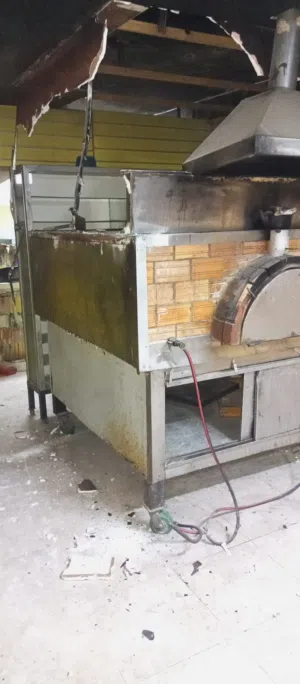 فرن خبز ومعجنات حجري مستعمل