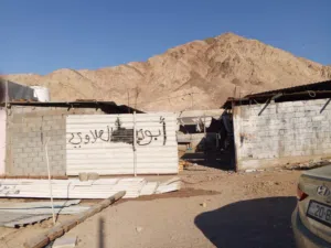 حضيرة أغنام في منطقة الخضراء مقابل مصلى عثمان بن عفان عند مسلخ العقبه من المالك مباشر