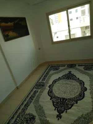 مطلوب سيدة محترمة لمشاركة سكن مع سيدة موظفة