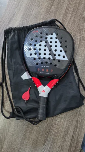 للبيع مضرب بادل padel نظيف جدا من غير كسور