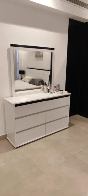 Dressing Table - White. Very good condition