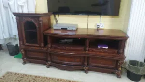 للبيع طاولة تلفزيون