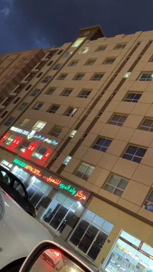 شقة للبيع العامرات (اطلالة نجوم مول) مؤجرة (من المالك مباشرة )