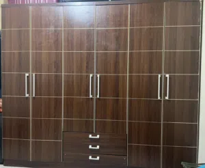 خزانة ملابس كبيرة ست ابواب وثلاث جوارير
