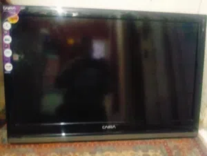 2شاشه واحده توشيبا 32فيها ازدواج في الصوره والتانيه كيرا 37محتاجه بانل