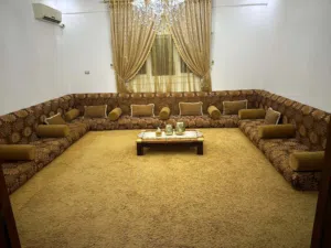 جلسة ارضية شبه جديد