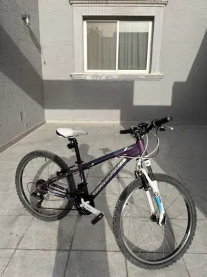 دراجة هوائية قليل استعمال إطارات جديدة.   مقابل للتفويض