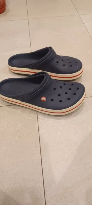 crocks made in viyatnam 42 size