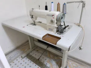 مكينه خياطه مستعمله  ومتروكه تعمل جيد جدا