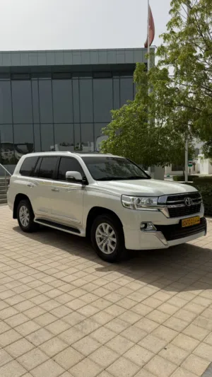 Used Toyota Land Cruiser in Muscat