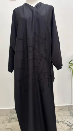 عباية سوداء جديدة