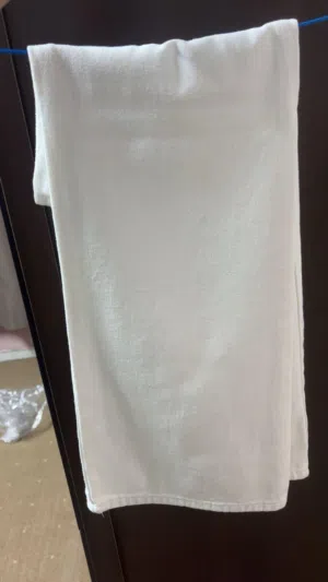 بنطلون جينز ابيض جديد فقط ب 5
