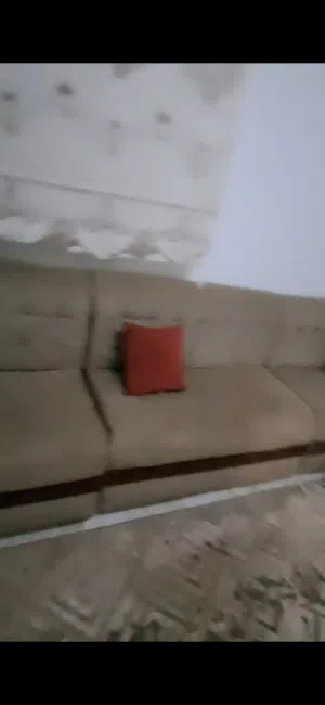 صالون للبيع