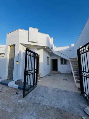 135 m2 3 Bedrooms Townhouse for Sale in Tripoli Ain Zara