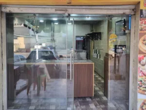 مطعم وجبات سريعة جاهز للعمل مباشرة للبيع