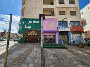 محل تجاري بموقع حيوي للإيجار من المالك في الجندويل