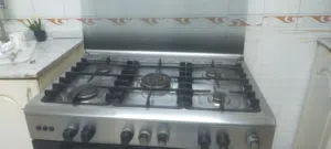 طباخ كبير  وغرفة نوم كبيرة