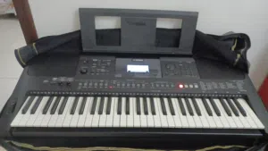 Yamaha PSR E463. all in good condition. all working properly. with cardboard boxes.