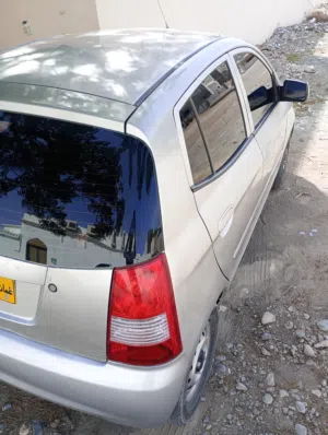 Used 2005 Kia Picanto Hatchback with Original Silver Paint and GCC Specs