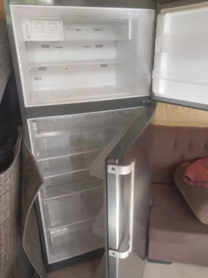 ثلاجة فيستل بحالة جيددة للبيع