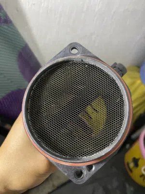 حساس هواء (MAF Sensor) أصلي نظيف جداً للبيع لسيارة هونداي أو كيا محرك 27