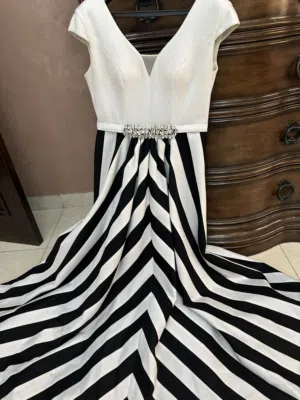 فساتين سهره بحاله جديده لبسه واحده فقط للبيع