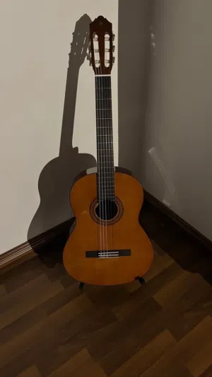 جيتار ياماها كلاسيكي (إندونيسي) - بحالة ممتازة